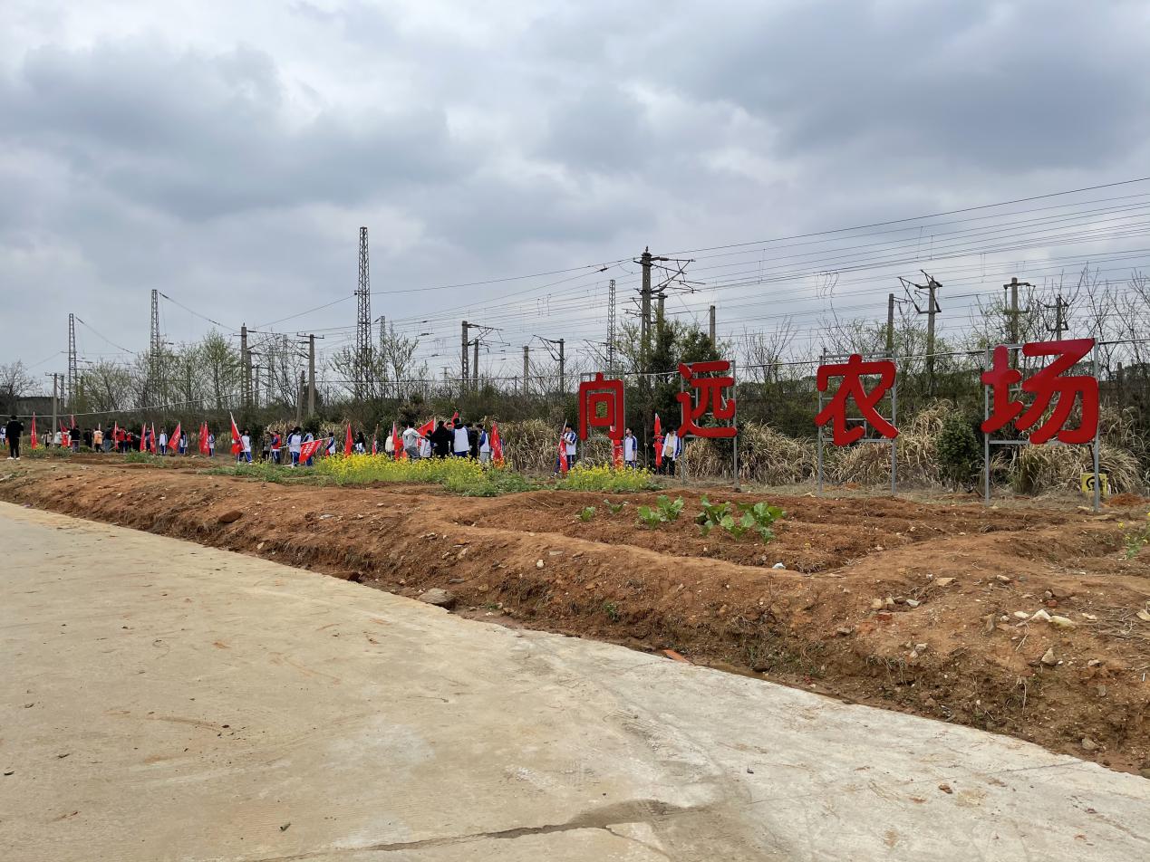 南昌向遠(yuǎn)軌道技術(shù)學(xué)校助力植樹節(jié)，彰顯向遠(yuǎn)力量
