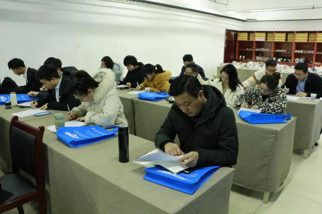 南昌向遠軌道技術學校2022年春新進教師師德師風責任書簽訂暨結業(yè)儀式順利舉辦
