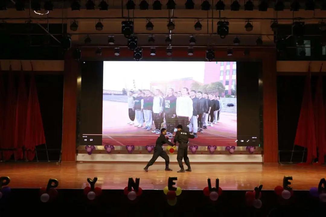 南昌向遠(yuǎn)軌道技術(shù)學(xué)校隆重舉行2021年社團展演暨2022年元旦晚會