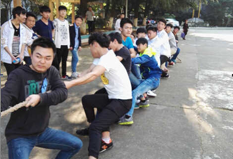 南昌向遠軌道技術(shù)學(xué)校學(xué)生會拔河比賽 