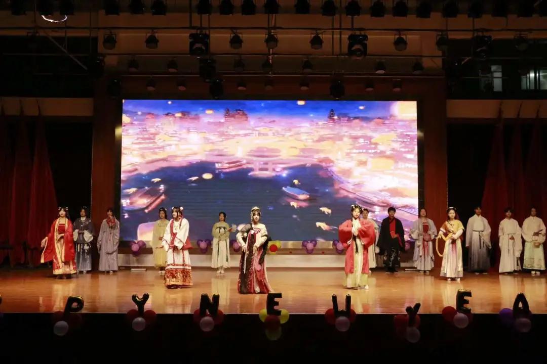 南昌向遠(yuǎn)軌道技術(shù)學(xué)校隆重舉行2021年社團展演暨2022年元旦晚會