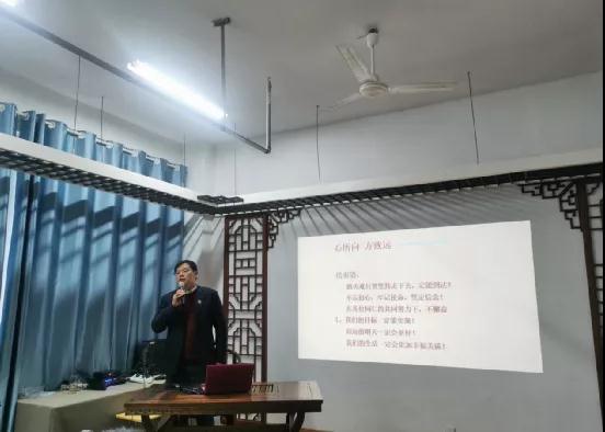 南昌向遠(yuǎn)軌道技術(shù)學(xué)校教務(wù)處開(kāi)展教師工作部署大會(huì)