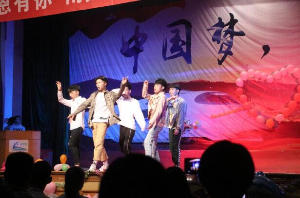 南昌向遠(yuǎn)軌道技術(shù)學(xué)校“關(guān)愛動(dòng)物，感恩有你”公益晚會(huì)