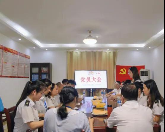 南昌向遠軌道技術學校舉行新黨員入黨宣誓暨老黨員重溫入黨誓詞儀式