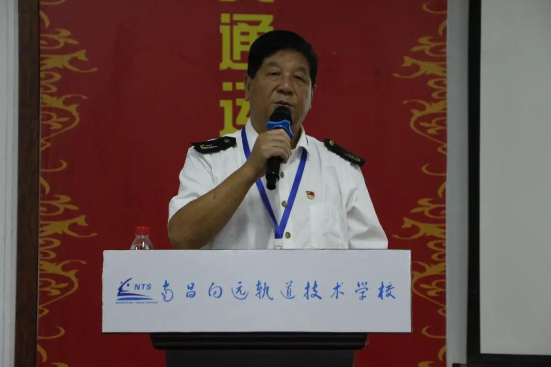 南昌向遠(yuǎn)軌道技術(shù)學(xué)校師徒結(jié)對(duì)薪火傳，青藍(lán)攜手促成長(zhǎng)