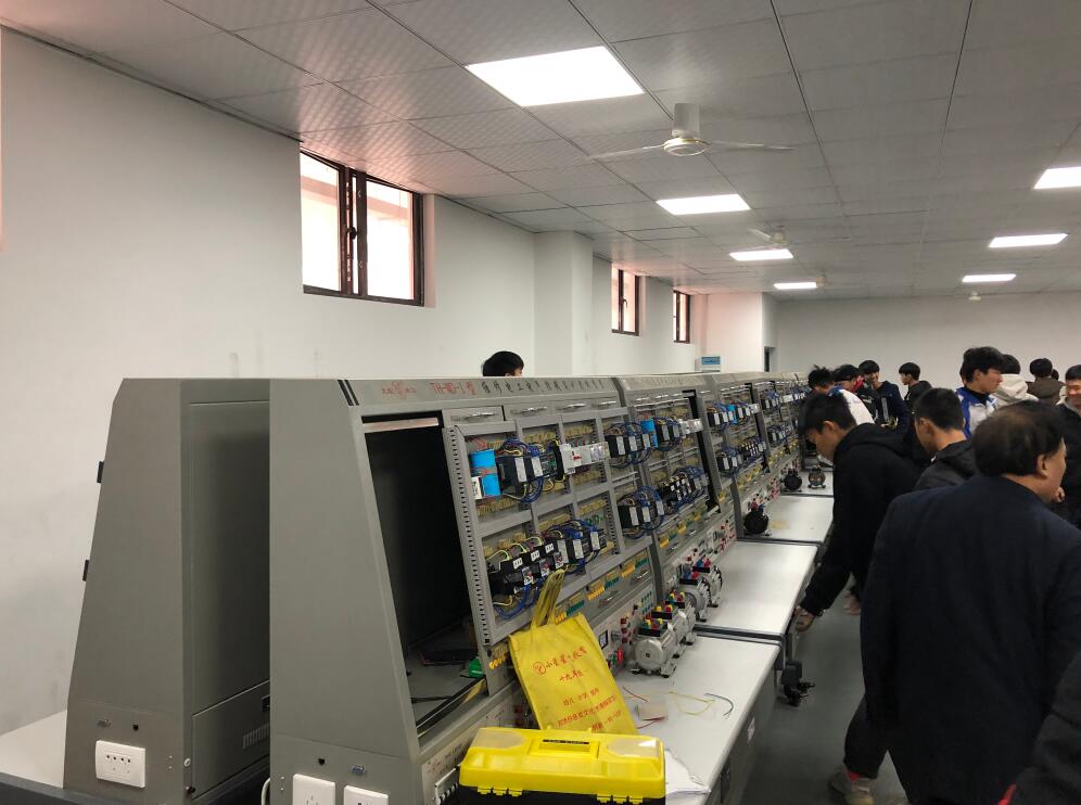 南昌向遠軌道技術(shù)學校電子電工實訓室