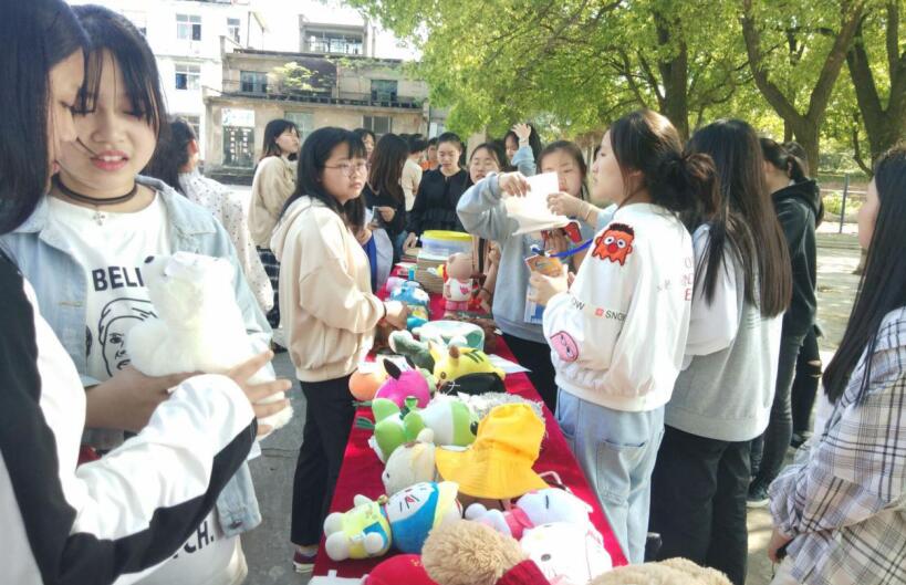 南昌向遠(yuǎn)鐵路學(xué)校聚沙成塔，積水成淵---愛的教育，傳播正能量！