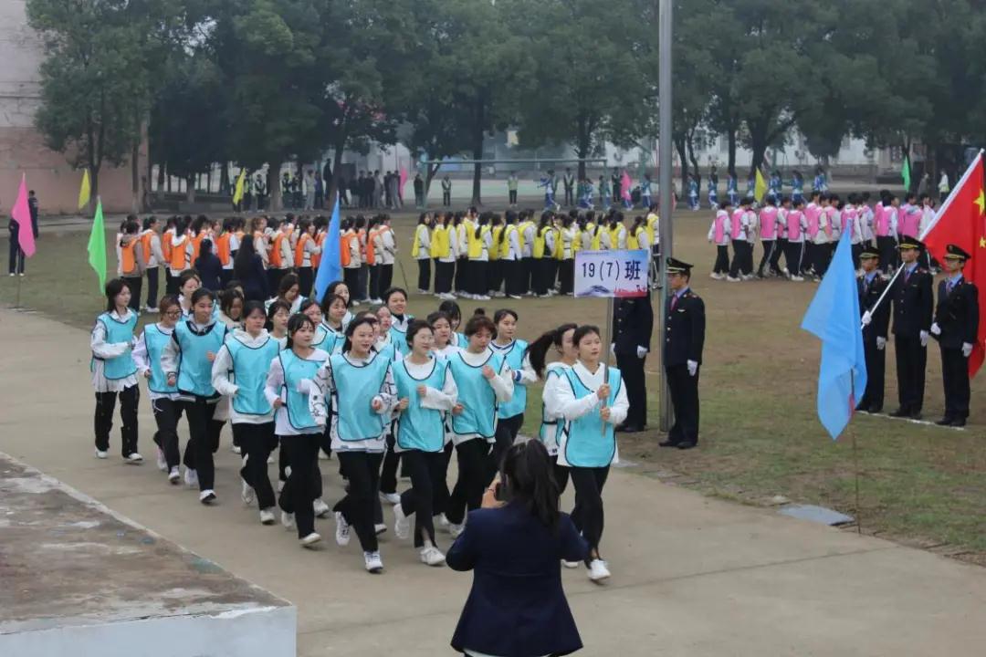 南昌向遠軌道技術(shù)學(xué)校第六屆趣味運動會順利開幕