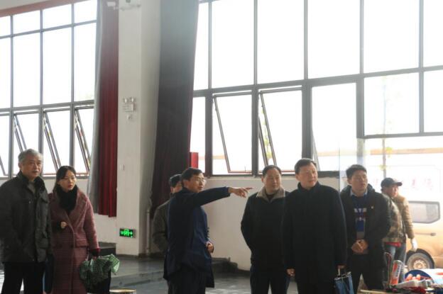南昌市財政局、教育局領(lǐng)導(dǎo)干部一行蒞臨南昌向遠鐵路學校檢查指導(dǎo)工作！