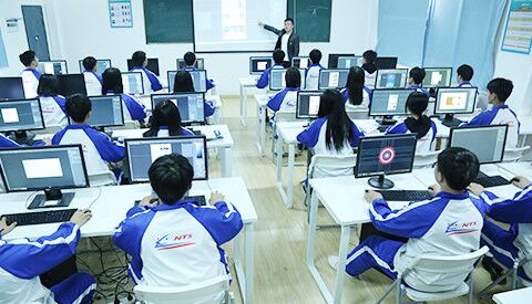 南昌向遠軌道技術學校計算機室教學指導