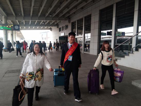 南昌向遠(yuǎn)軌道技術(shù)學(xué)校組織學(xué)生參與2020年春運(yùn)志愿者行動