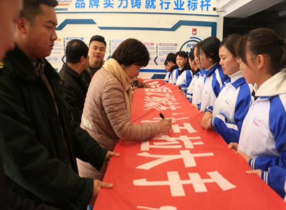 樂(lè)化校區(qū)“大手拉小手、文明一起走”文明創(chuàng)建大型簽名承諾活動(dòng)