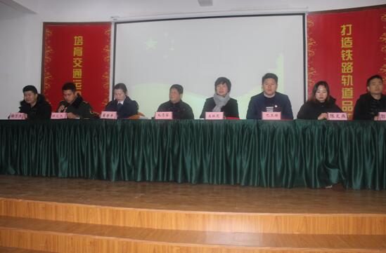 南昌向遠軌道學校舉行2018—2019學年度國旗護衛(wèi)隊第一學期表彰大會