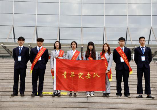 南昌向遠(yuǎn)軌道技術(shù)學(xué)校組織學(xué)生參與2020年春運(yùn)志愿者行動