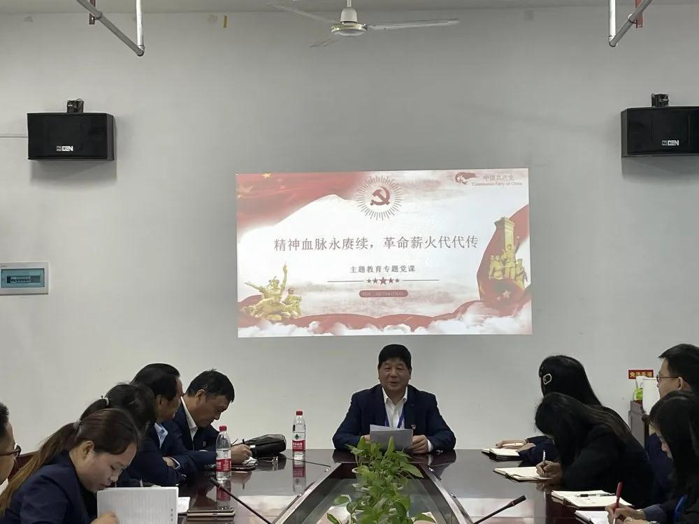 南昌向遠(yuǎn)軌道技術(shù)學(xué)校黨支部召開(kāi)黨員大會(huì)
