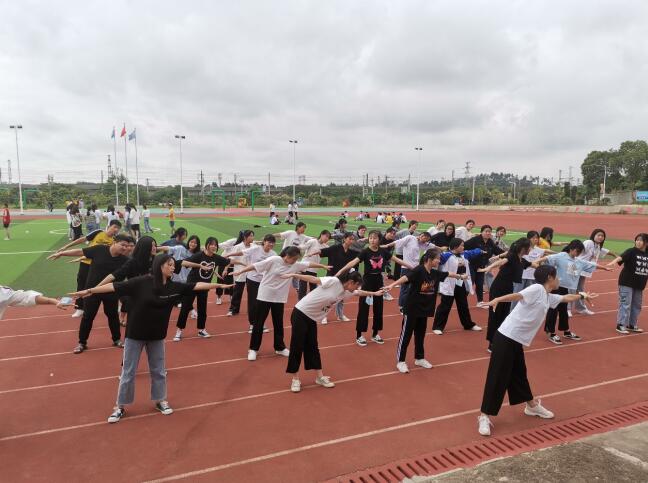 南昌向遠(yuǎn)軌道技術(shù)學(xué)校展體育課堂風(fēng)采，共教研促成長