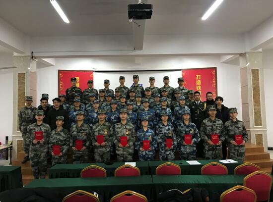 南昌向遠軌道學校舉行2018—2019學年度國旗護衛(wèi)隊第一學期表彰大會