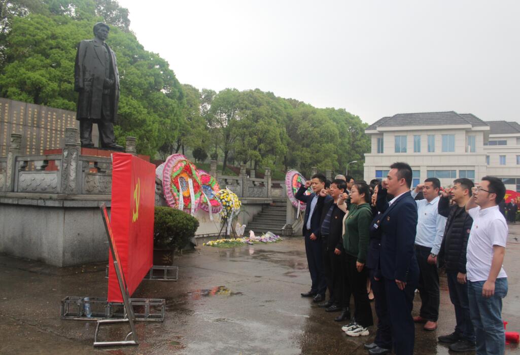 南昌向遠(yuǎn)軌道技術(shù)學(xué)校黨支部開(kāi)展“精神血脈永賡續(xù)，革命薪火代代傳”主題黨日活動(dòng)