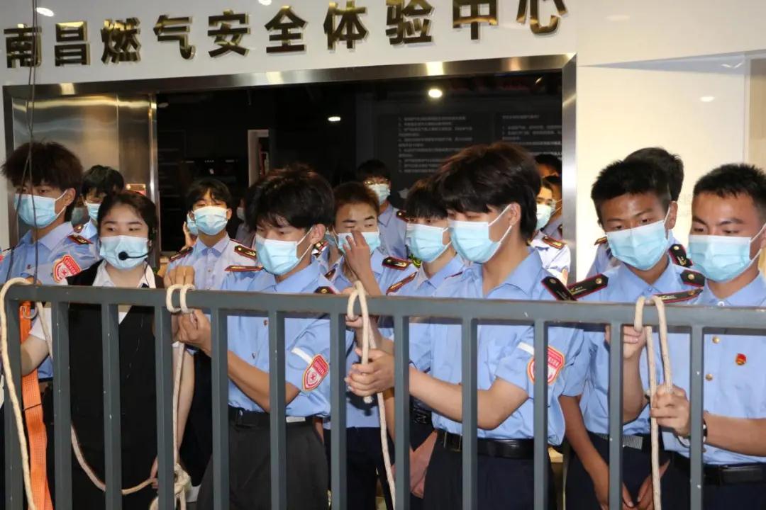 南昌向遠(yuǎn)軌道技術(shù)學(xué)校組織學(xué)生赴南昌安全生產(chǎn)教育警示基地體驗(yàn)活動