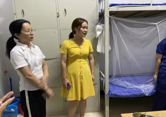 南昌向遠(yuǎn)軌道技術(shù)學(xué)校領(lǐng)導(dǎo)深入學(xué)生寢室看望學(xué)生