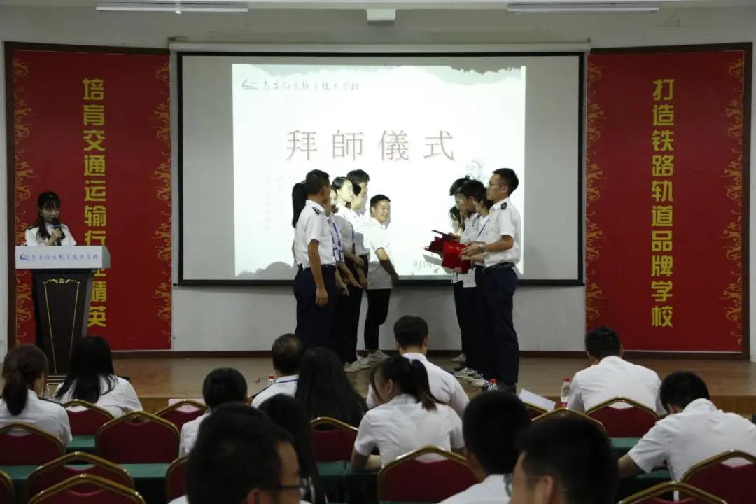 南昌向遠(yuǎn)軌道技術(shù)學(xué)校師徒結(jié)對(duì)薪火傳，青藍(lán)攜手促成長(zhǎng)