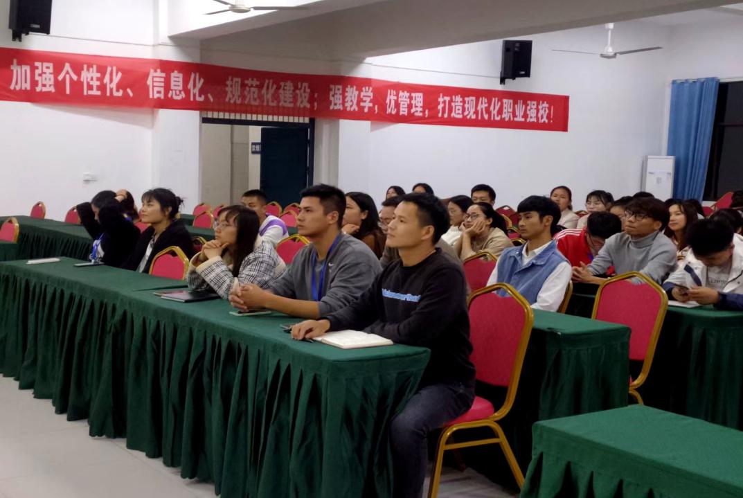《青春·正步走》—南昌向遠(yuǎn)軌道技術(shù)學(xué)校開(kāi)展法治教育專(zhuān)題講座