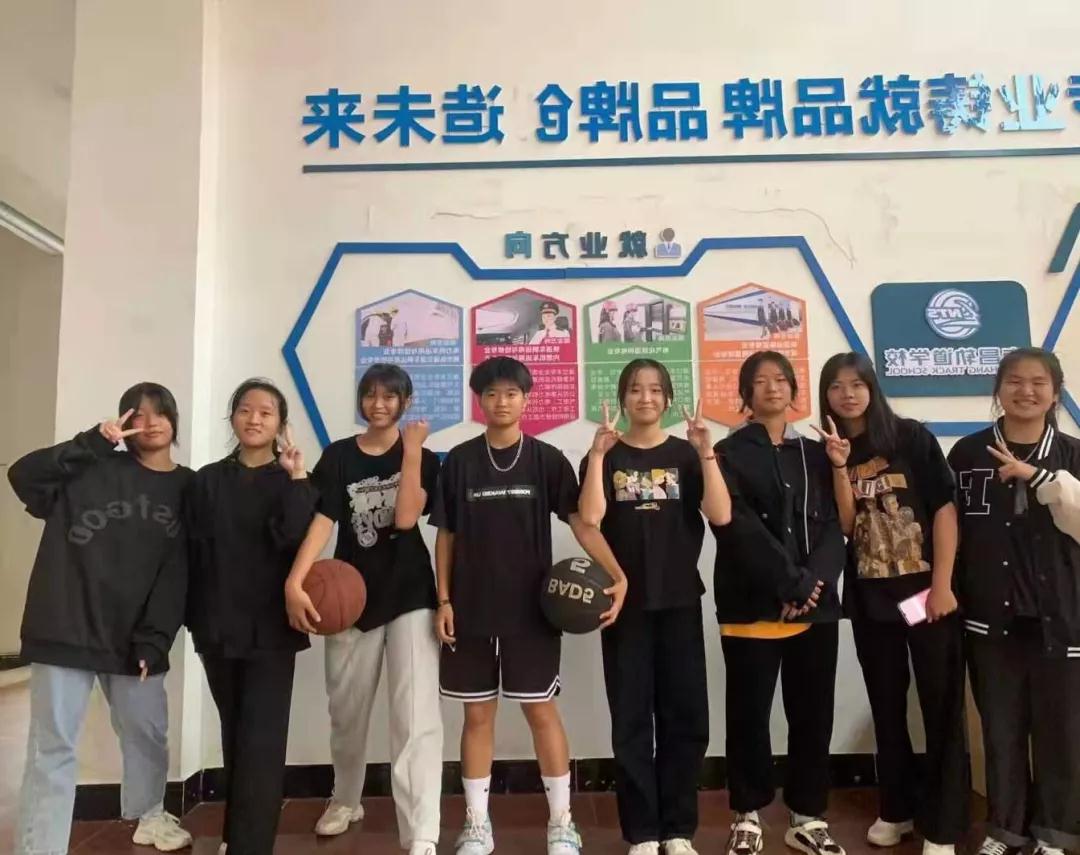 南昌向遠軌道技術(shù)學(xué)校2021級“新生杯”籃球賽圓滿落幕！