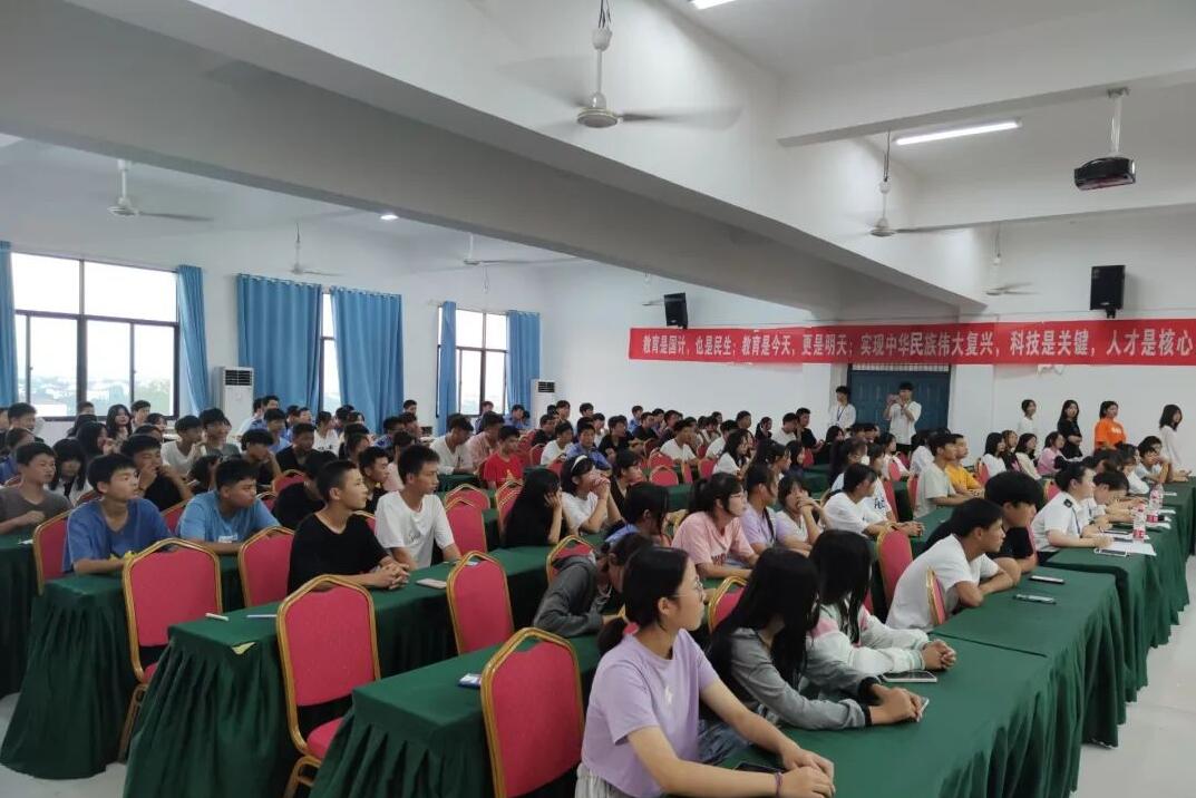 南昌向遠(yuǎn)軌道技術(shù)學(xué)校2021級(jí)學(xué)生會(huì)納新面試圓滿結(jié)束