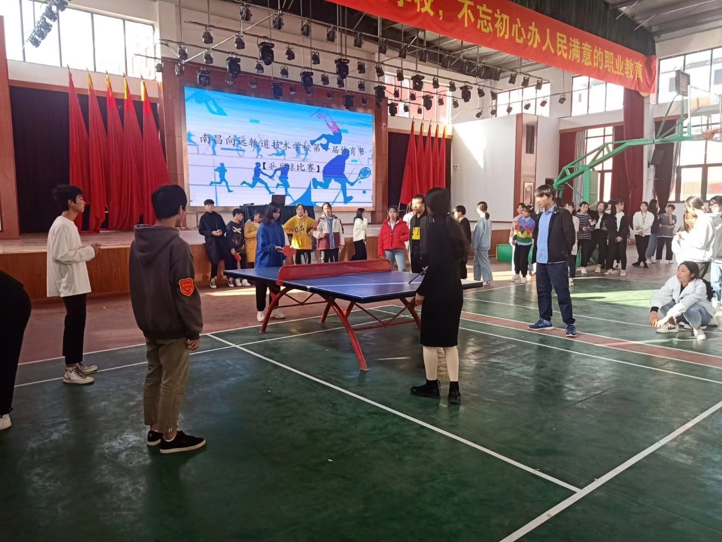 南昌向遠(yuǎn)軌道技術(shù)學(xué)校乒乓球社團