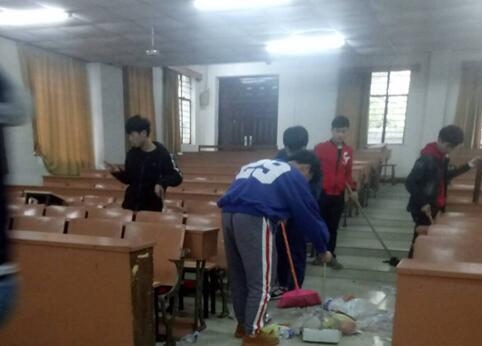 學雷鋒 共筑美麗幸福家園—我校團委組織學習雷鋒精神系列活動（一）