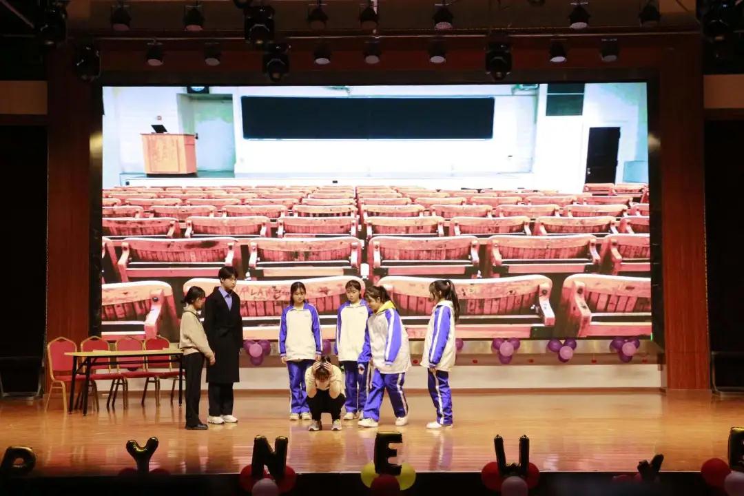 南昌向遠(yuǎn)軌道技術(shù)學(xué)校隆重舉行2021年社團展演暨2022年元旦晚會