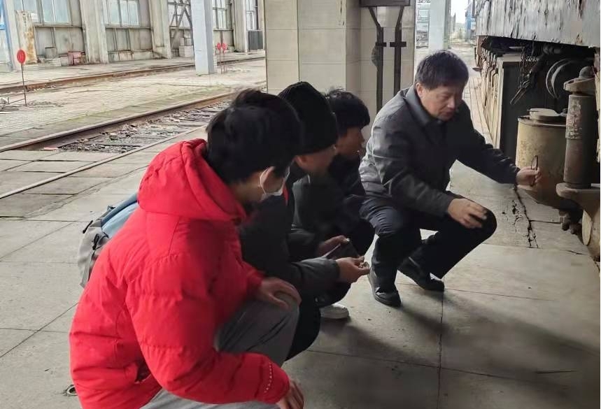 南昌向遠(yuǎn)軌道技術(shù)學(xué)校機(jī)車車輛工程系開(kāi)展實(shí)踐教學(xué)活動(dòng)