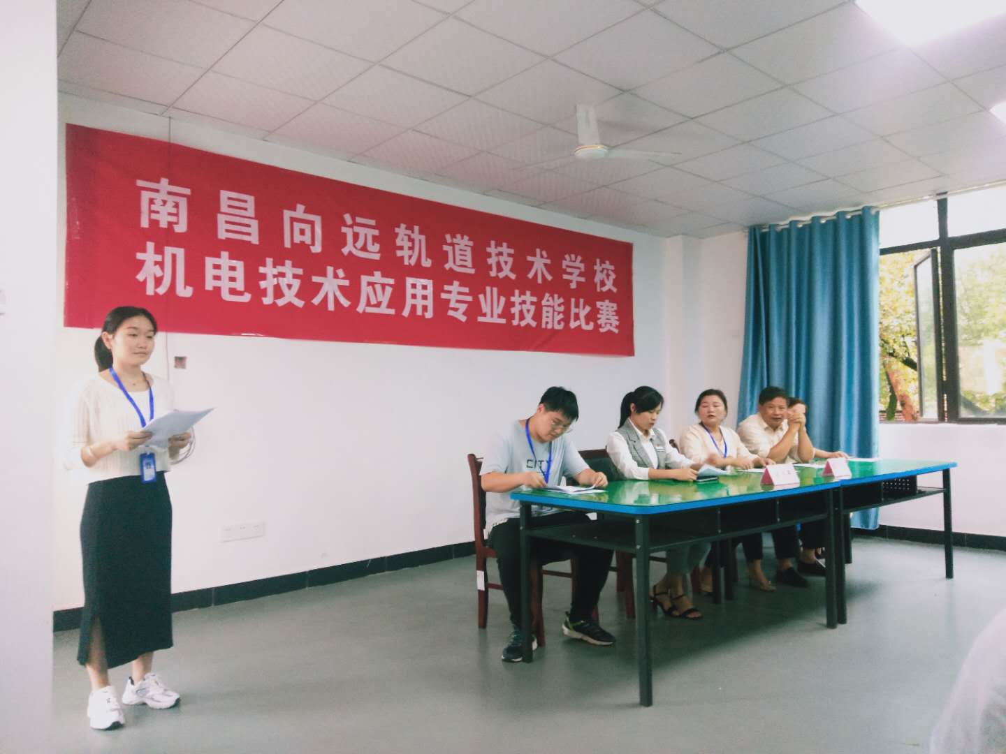 南昌向遠(yuǎn)軌道技術(shù)學(xué)校機(jī)器人技術(shù)應(yīng)用技能比賽活動