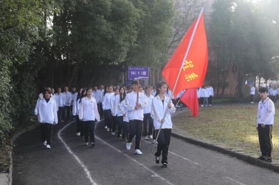南昌向遠軌道技術(shù)學(xué)校成功舉辦第九屆秋季運動會