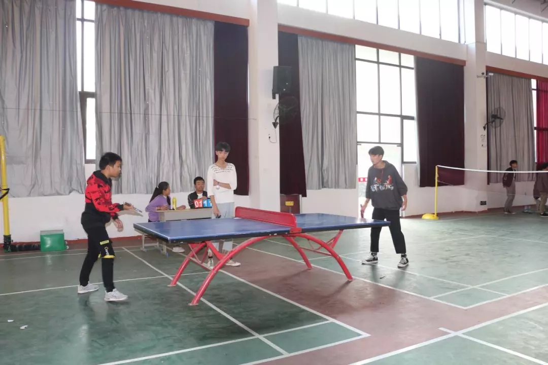 南昌向遠(yuǎn)軌道技術(shù)學(xué)校乒乓球社團