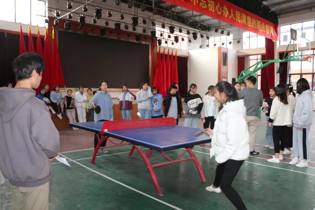 南昌向遠(yuǎn)軌道技術(shù)學(xué)校乒乓球社團