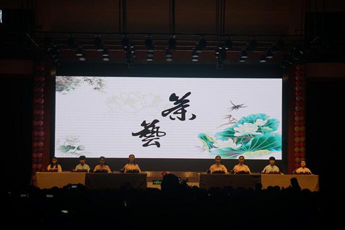 南昌向遠(yuǎn)軌道技術(shù)學(xué)校樂化校區(qū)社團(tuán)文化藝術(shù)節(jié)暨元旦晚會(huì)隆重舉行