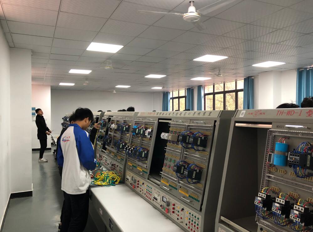 南昌向遠軌道技術(shù)學校電子電工實訓室