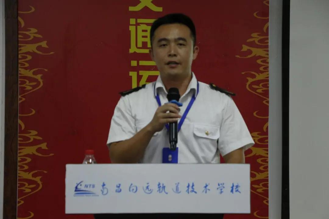 南昌向遠(yuǎn)軌道技術(shù)學(xué)校師徒結(jié)對(duì)薪火傳，青藍(lán)攜手促成長(zhǎng)