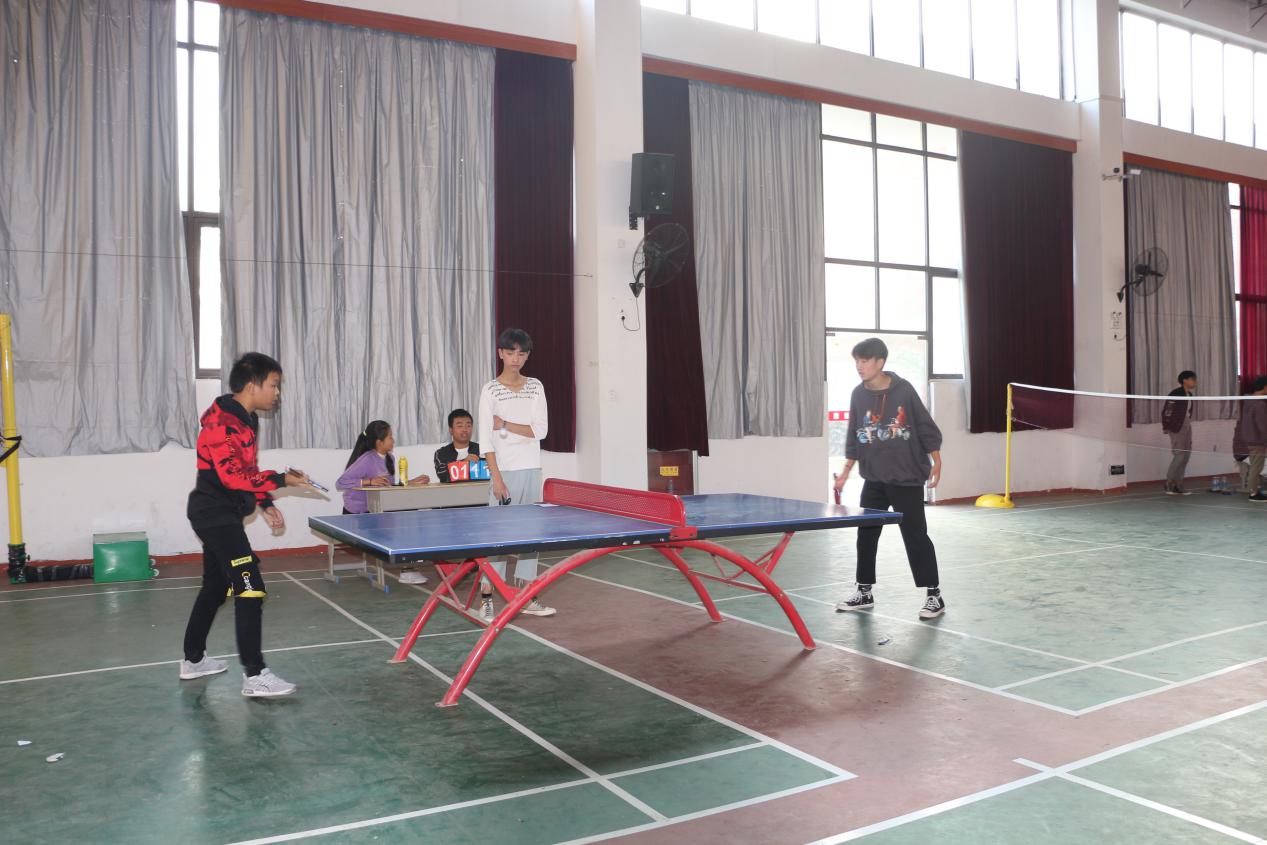 南昌向遠(yuǎn)軌道技術(shù)學(xué)校第一屆校園體育節(jié)系列活動之乒乓球比賽